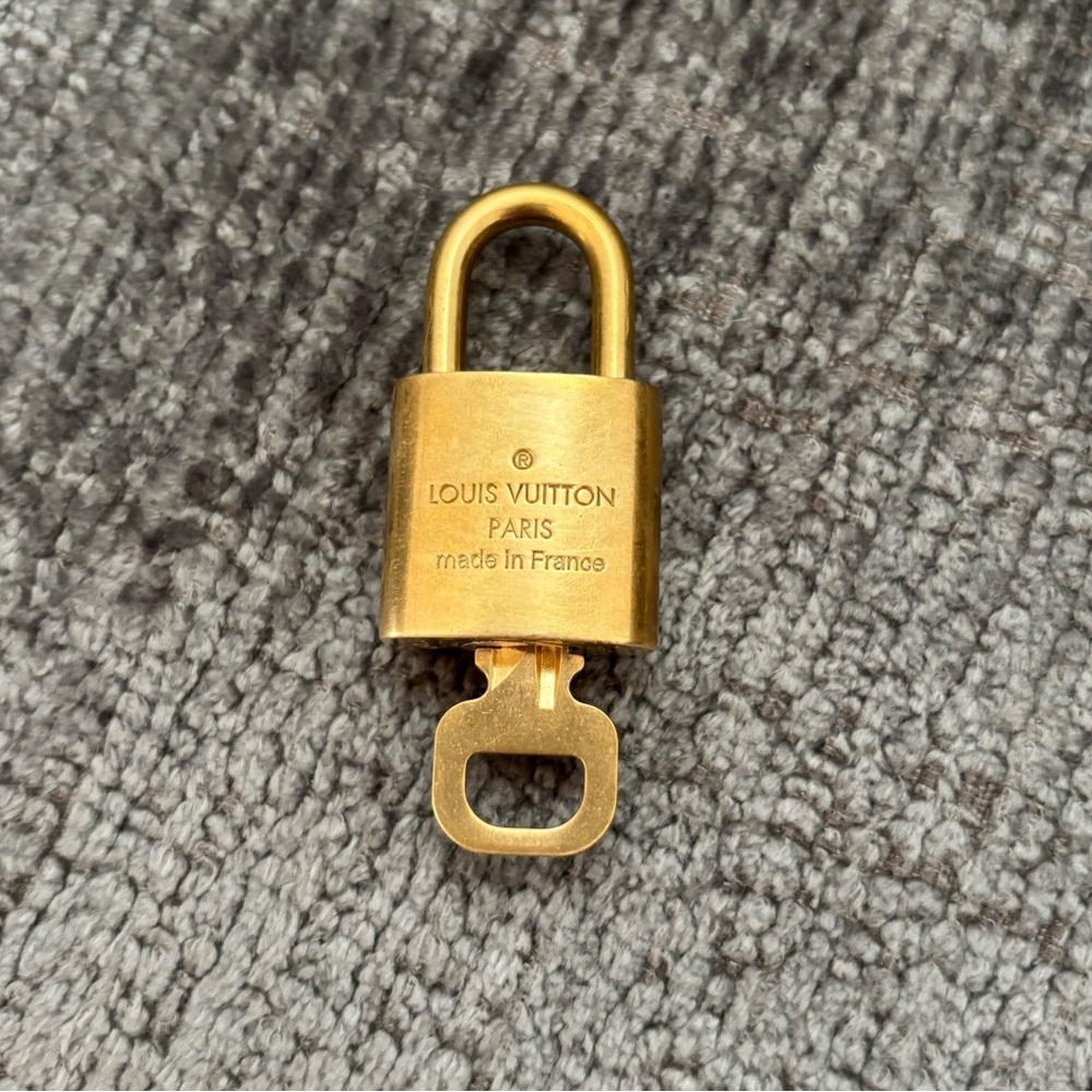 LOW START!🔥Louis Vuitton Gold Padlock w/ FREE necklace! - Picture 3 of 8